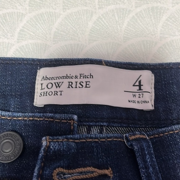 Abercrombie & Fitch Women’s Low Rise Jean Shorts Size 4 W 27 Distressed Denim - Picture 2 of 5